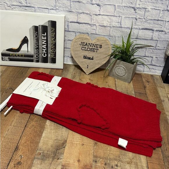 Cupcakes and Cashmere Red Hearts Knit Throw Blanket - Picture 1 of 10